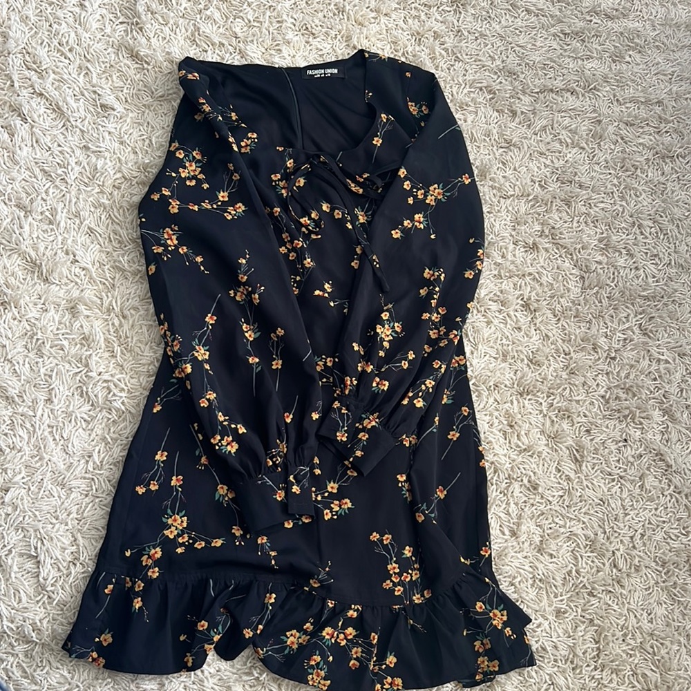 Black floral dress size 6. Worn once